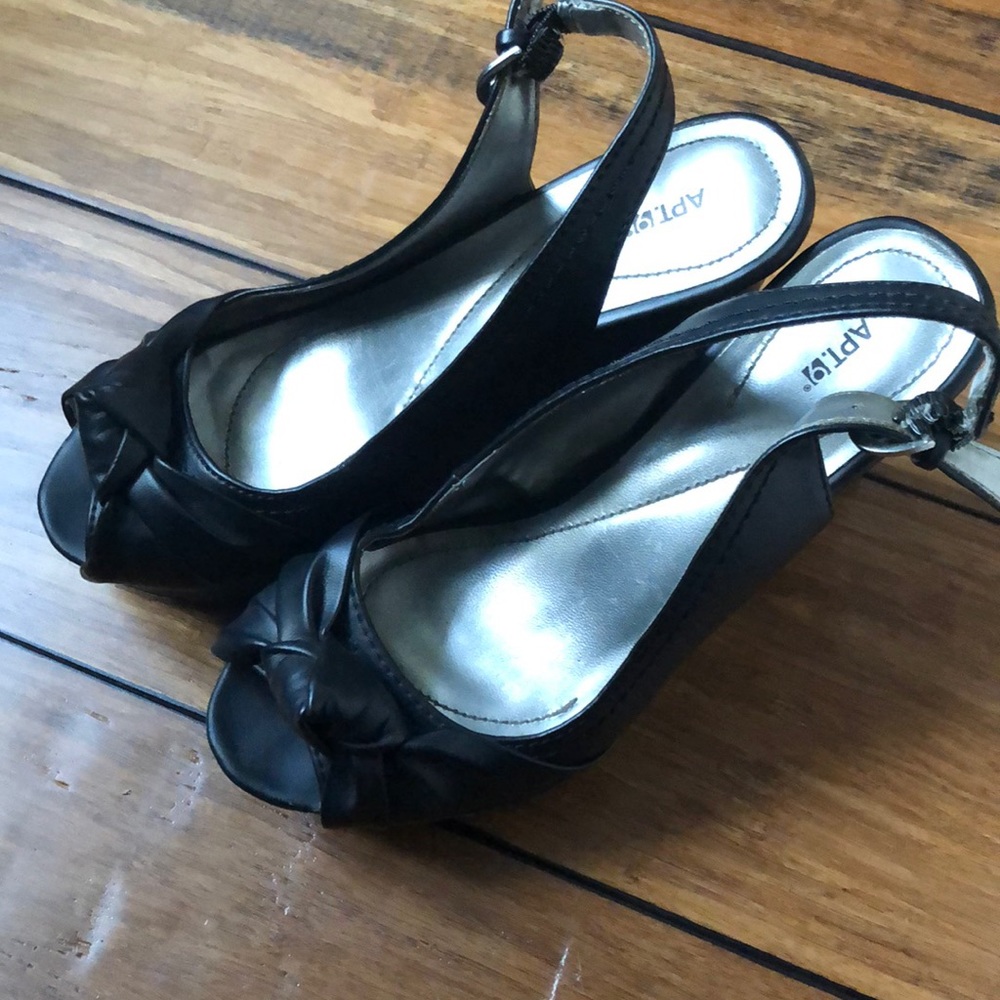 Black wedge shoes